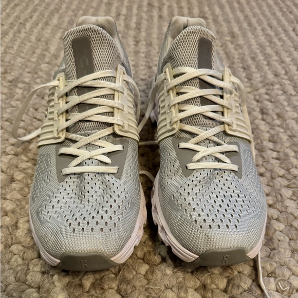 On Running Cloudswift Sneaker - Picture 2 of 6